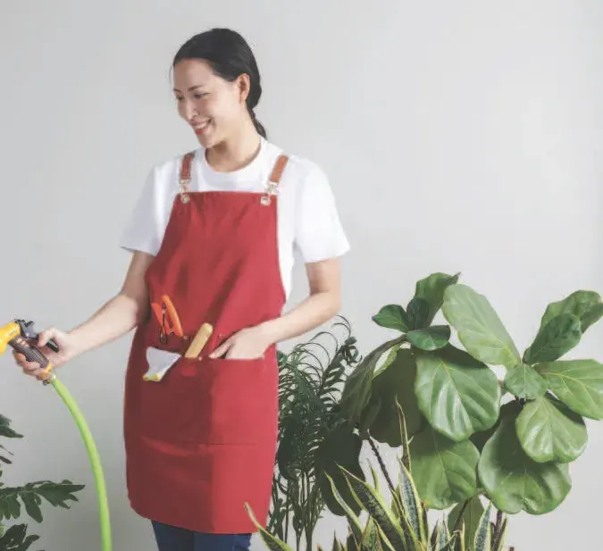 Branded aprons for F&B, hospitality, retail and service teams